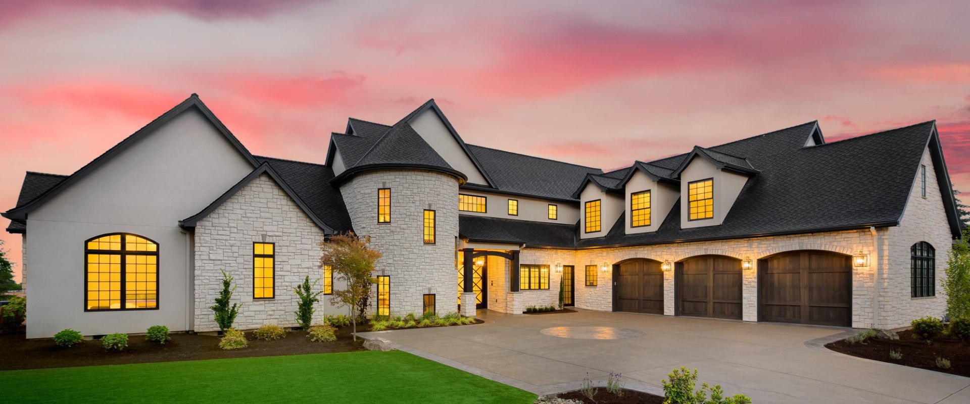 Sourcing Materials and Hiring Subcontractors for Your Custom Home: A Step-by-Step Guide